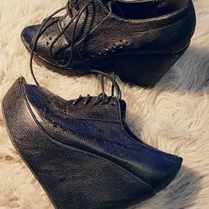 Supper cute Wedges, in style heels